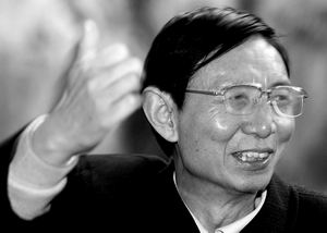 尹明善
